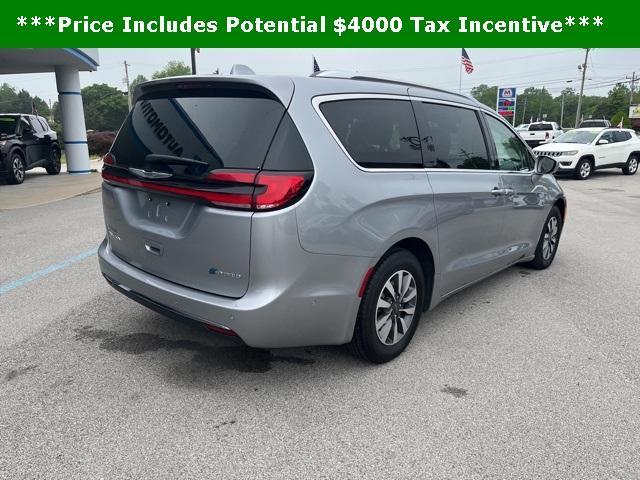 used 2021 Chrysler Pacifica Hybrid car, priced at $20,225