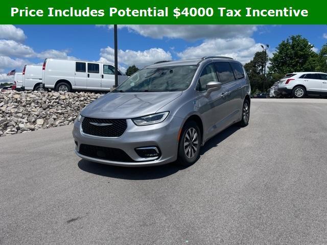 used 2021 Chrysler Pacifica Hybrid car, priced at $20,525