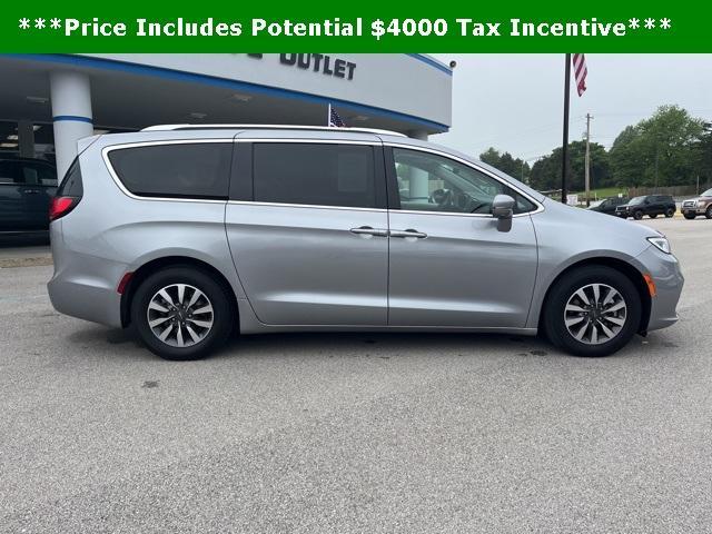 used 2021 Chrysler Pacifica Hybrid car, priced at $20,225
