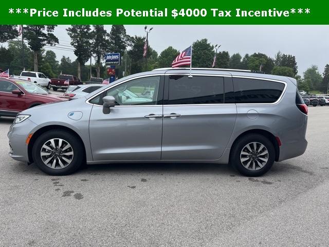 used 2021 Chrysler Pacifica Hybrid car, priced at $20,225