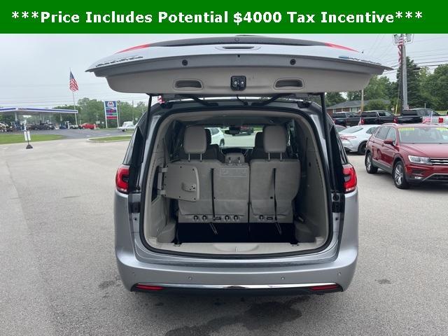 used 2021 Chrysler Pacifica Hybrid car, priced at $20,225