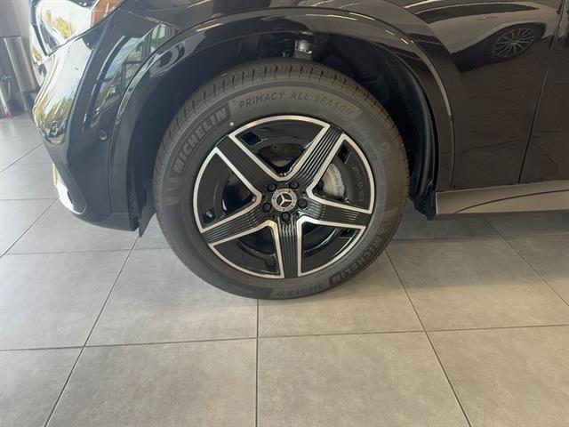 new 2025 Mercedes-Benz GLC 300 car, priced at $58,495