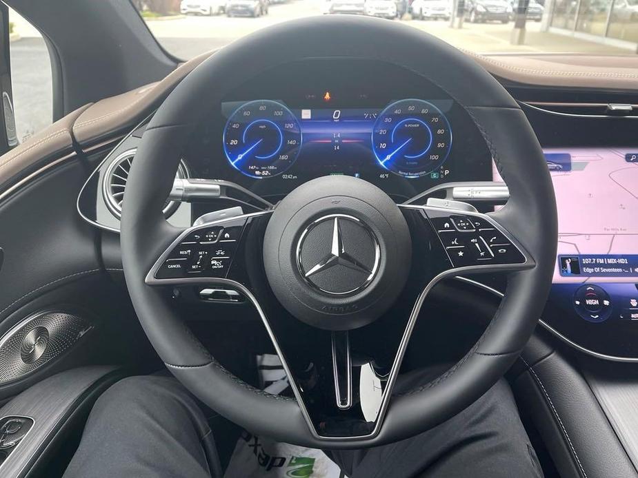 new 2023 Mercedes-Benz EQS 580 car, priced at $134,040