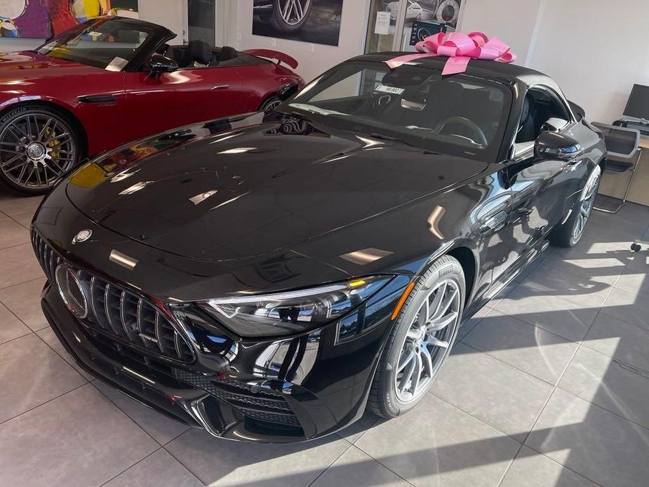 new 2023 Mercedes-Benz AMG SL 43 car, priced at $117,385