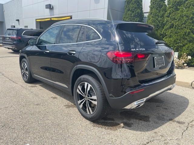 new 2024 Mercedes-Benz GLA 250 car, priced at $47,000