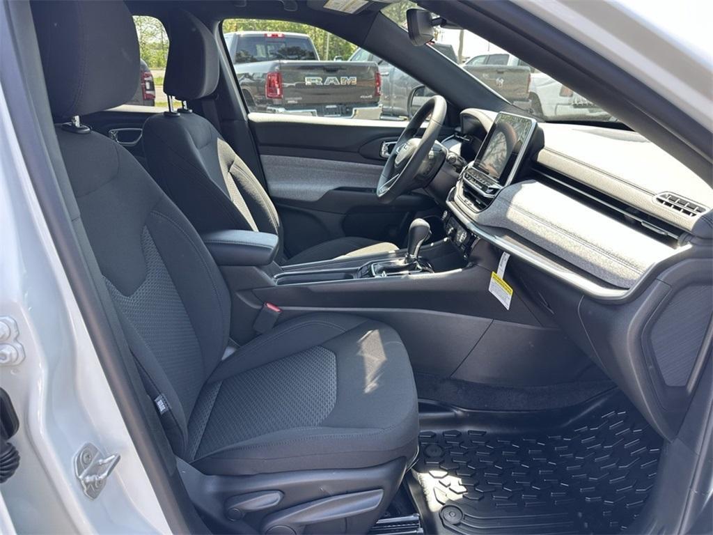 new 2025 Jeep Compass car, priced at $27,999