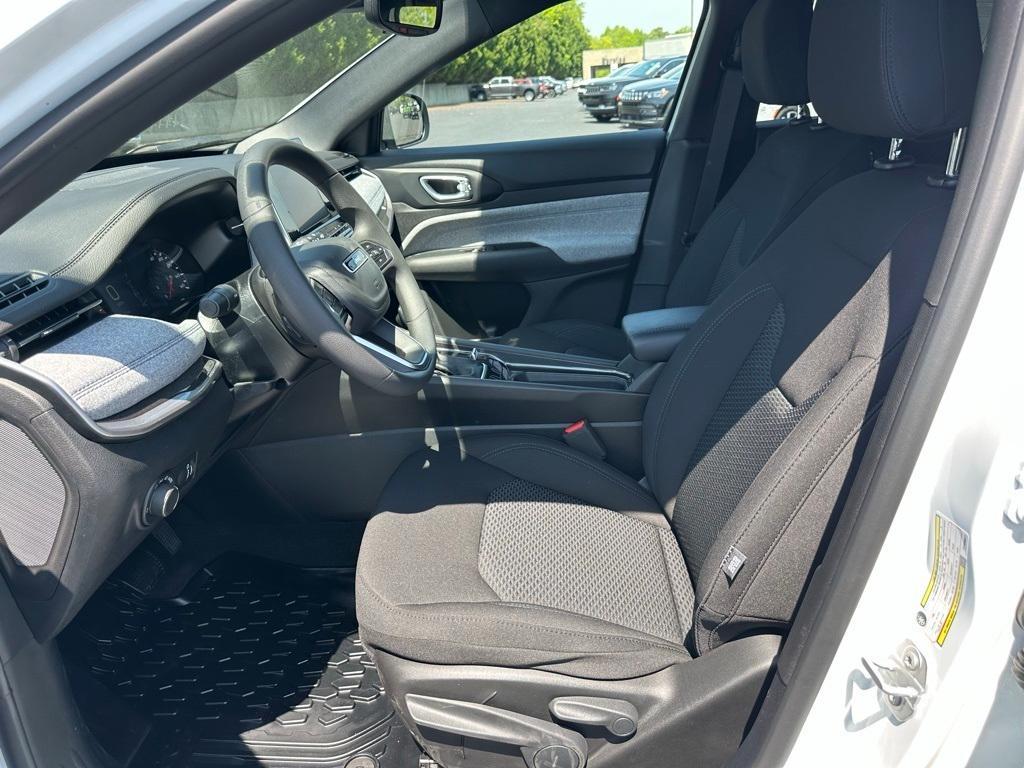new 2025 Jeep Compass car, priced at $27,999