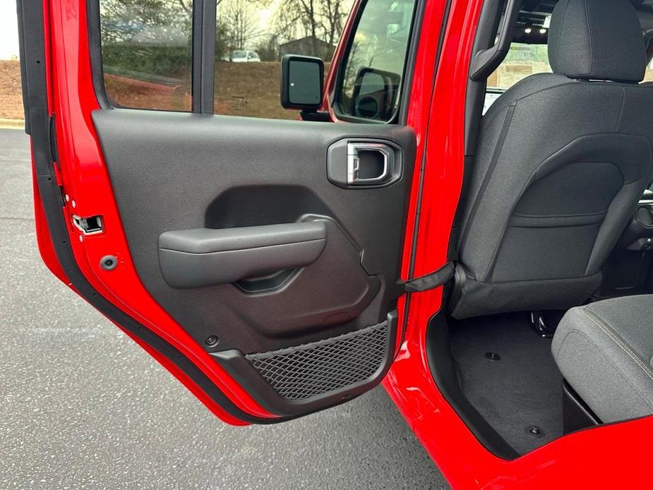 new 2024 Jeep Gladiator car, priced at $35,497