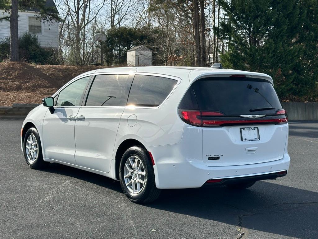 new 2025 Chrysler Pacifica car, priced at $39,995