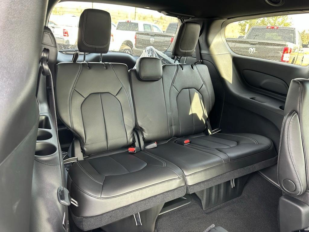 new 2025 Chrysler Pacifica car, priced at $39,995