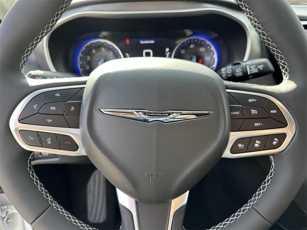 new 2025 Chrysler Pacifica car, priced at $42,995