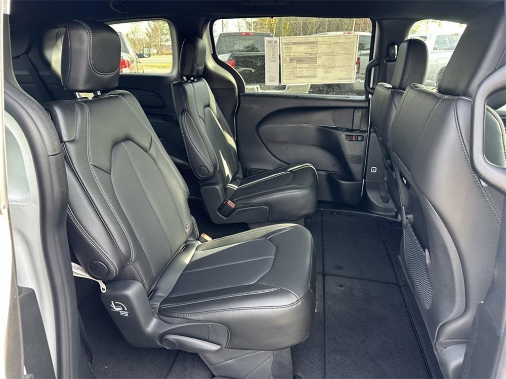 new 2025 Chrysler Pacifica car, priced at $42,995