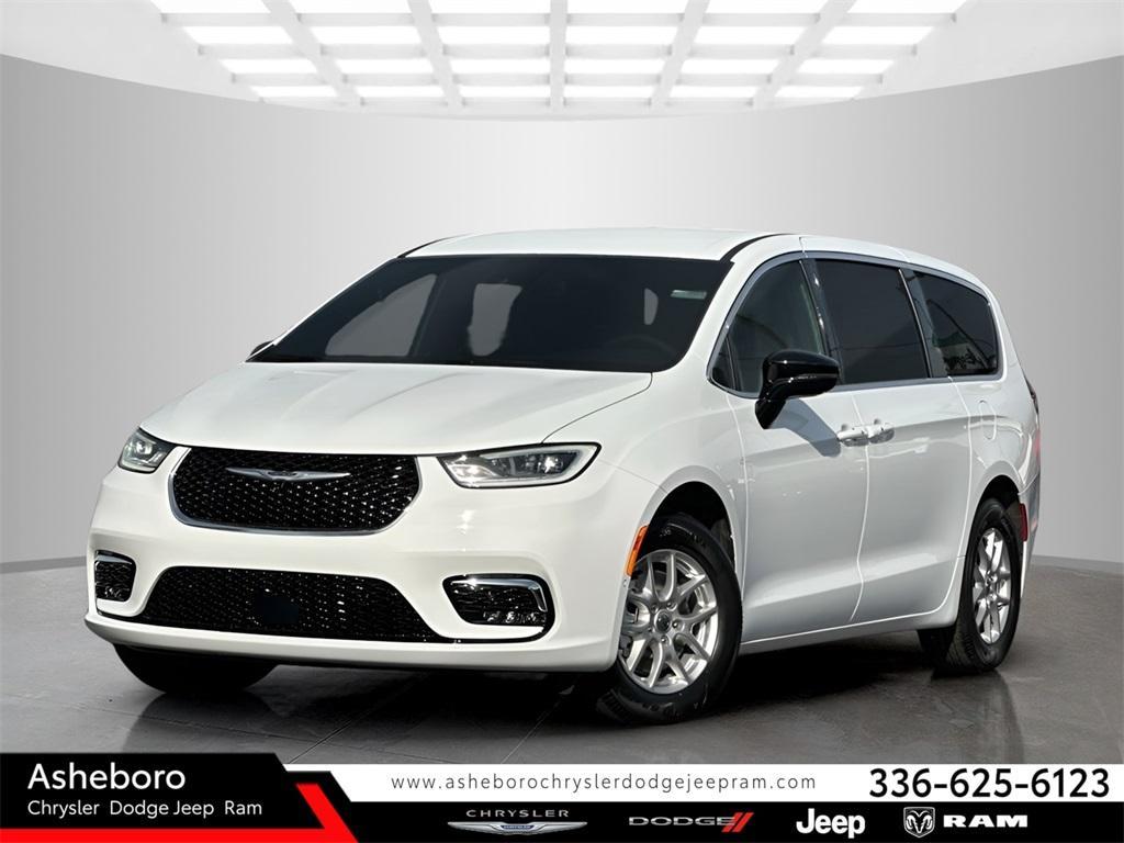 new 2025 Chrysler Pacifica car, priced at $40,302
