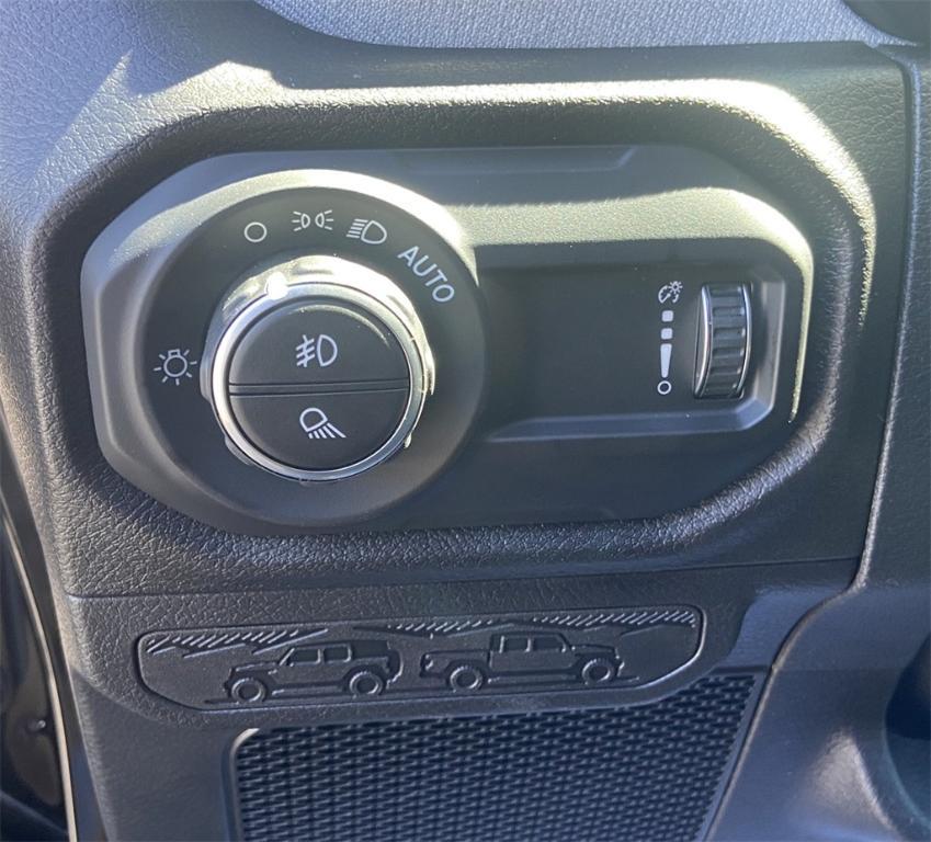 new 2025 Jeep Gladiator car, priced at $39,650