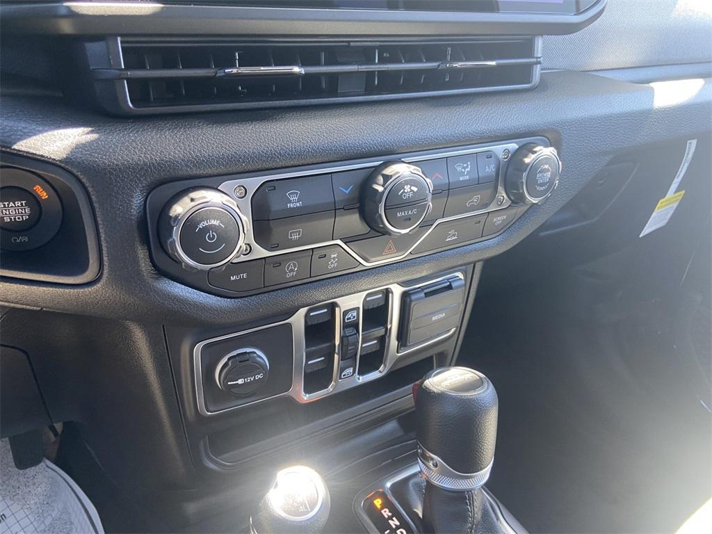 new 2025 Jeep Gladiator car, priced at $39,650