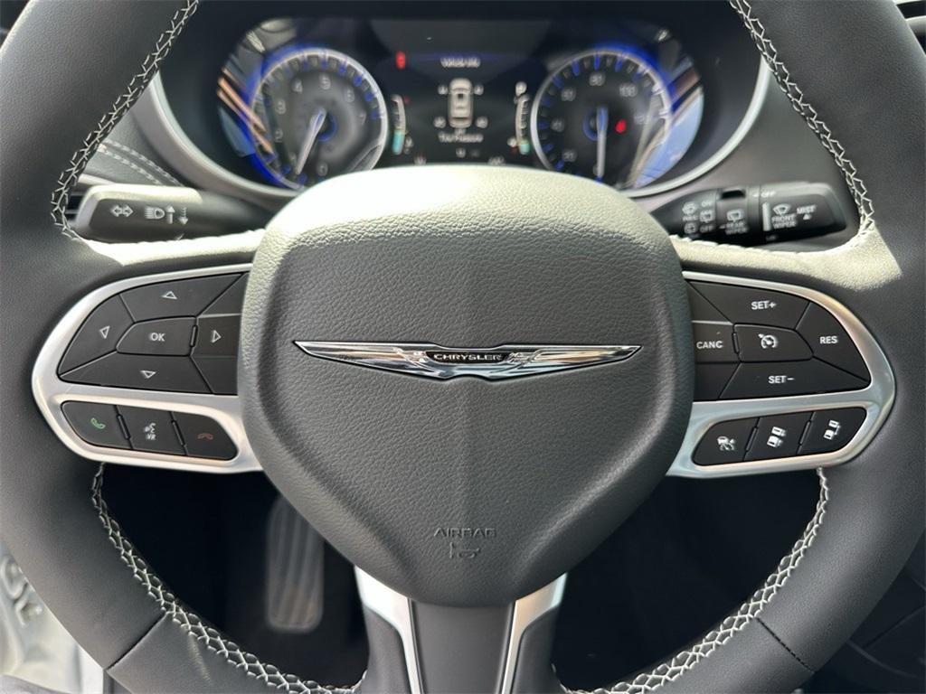 new 2025 Chrysler Pacifica car, priced at $42,995
