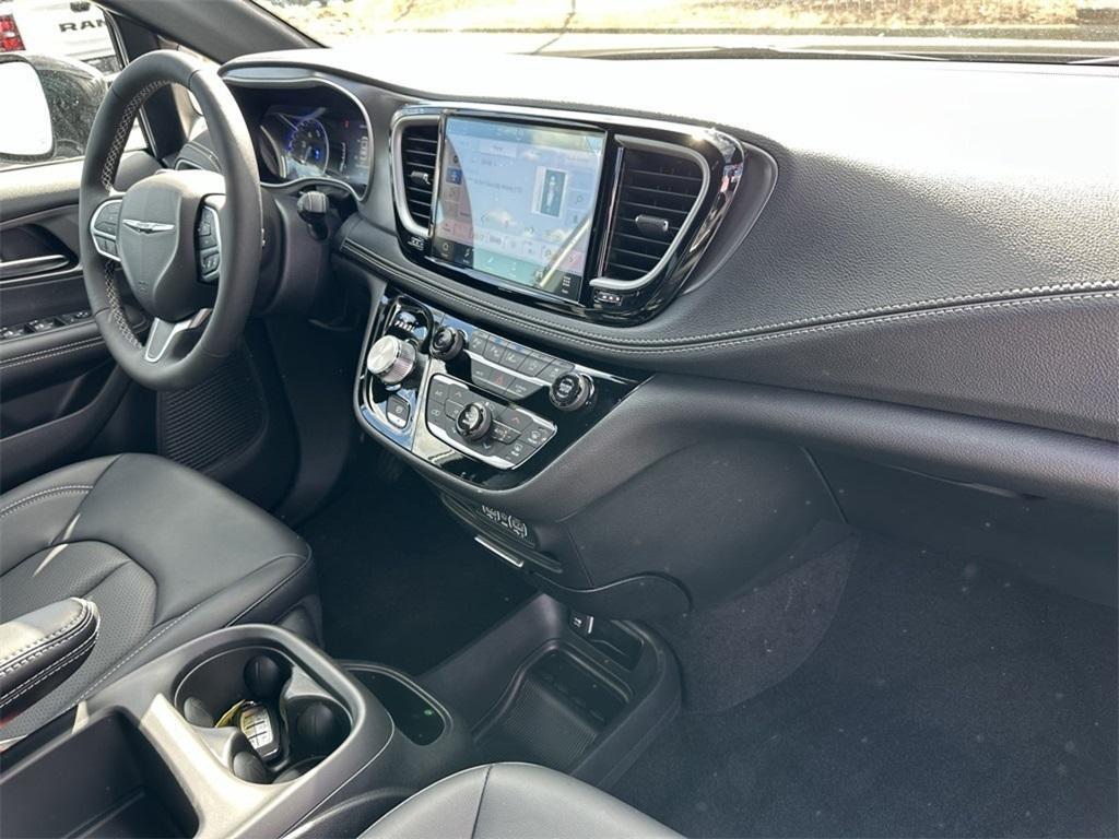 new 2025 Chrysler Pacifica car, priced at $42,995