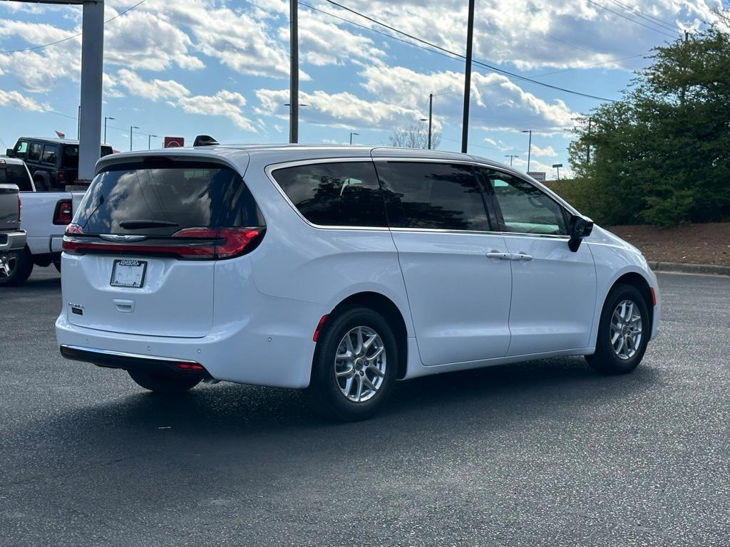 new 2025 Chrysler Pacifica car, priced at $39,995