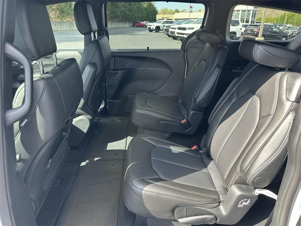 new 2025 Chrysler Pacifica car, priced at $42,995