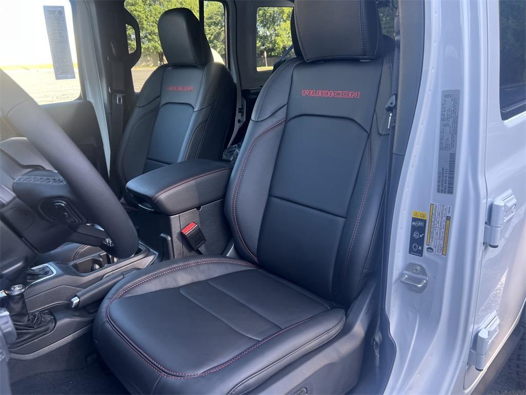 new 2025 Jeep Wrangler car, priced at $52,253