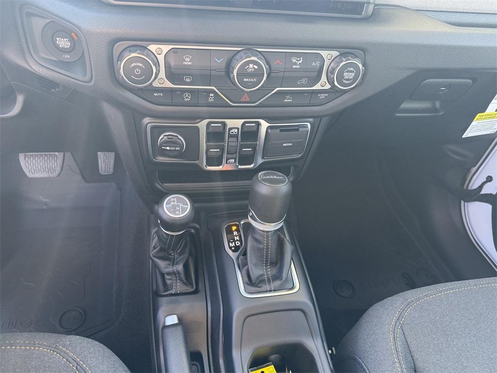 new 2025 Jeep Gladiator car, priced at $37,245