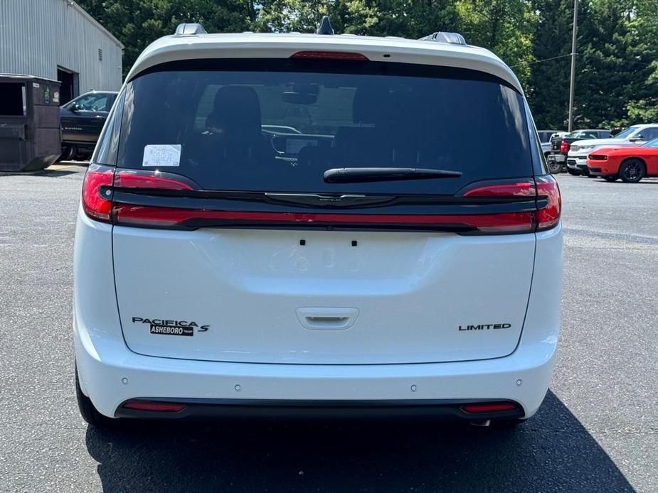 new 2024 Chrysler Pacifica car, priced at $40,095