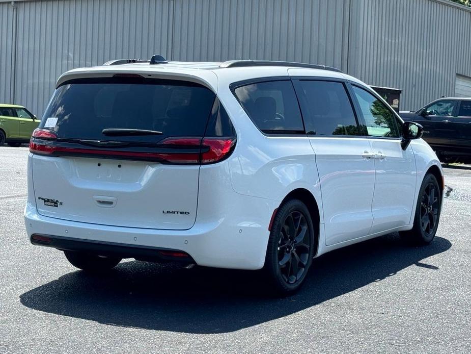 new 2024 Chrysler Pacifica car, priced at $40,095