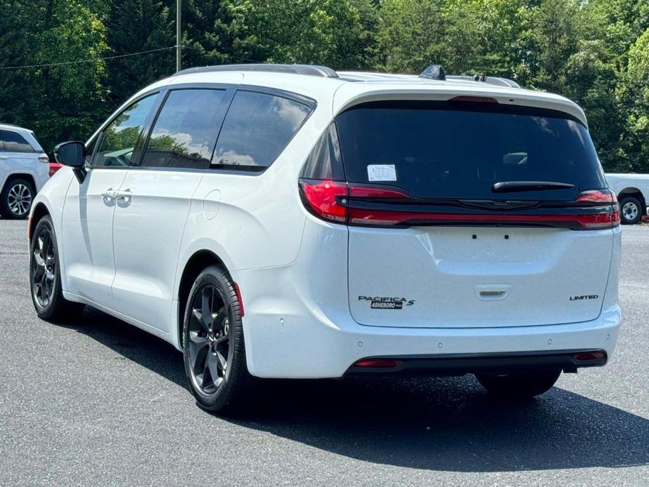 new 2024 Chrysler Pacifica car, priced at $40,095