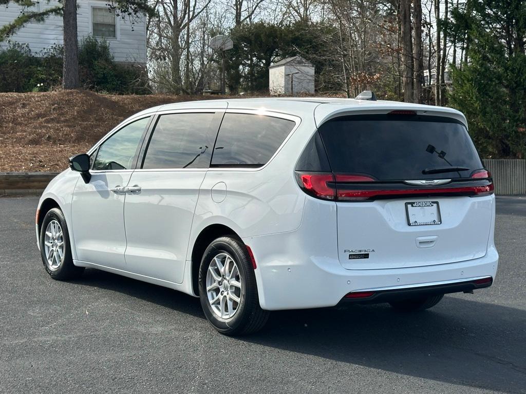 new 2025 Chrysler Pacifica car, priced at $39,995
