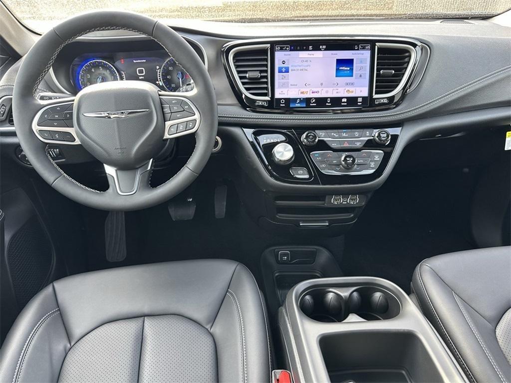 new 2025 Chrysler Pacifica car, priced at $40,995