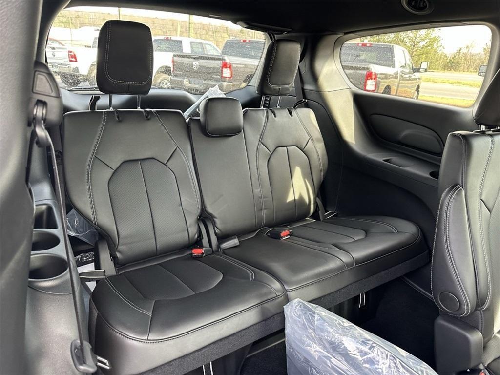 new 2025 Chrysler Pacifica car, priced at $40,995