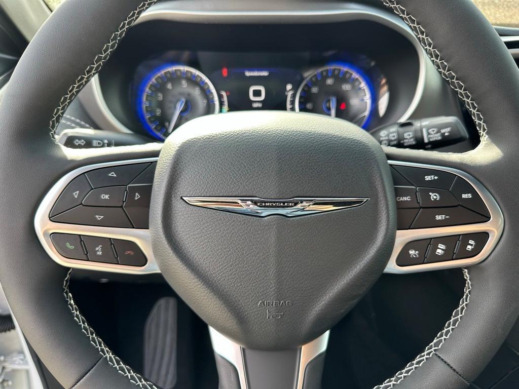 new 2025 Chrysler Pacifica car, priced at $39,995