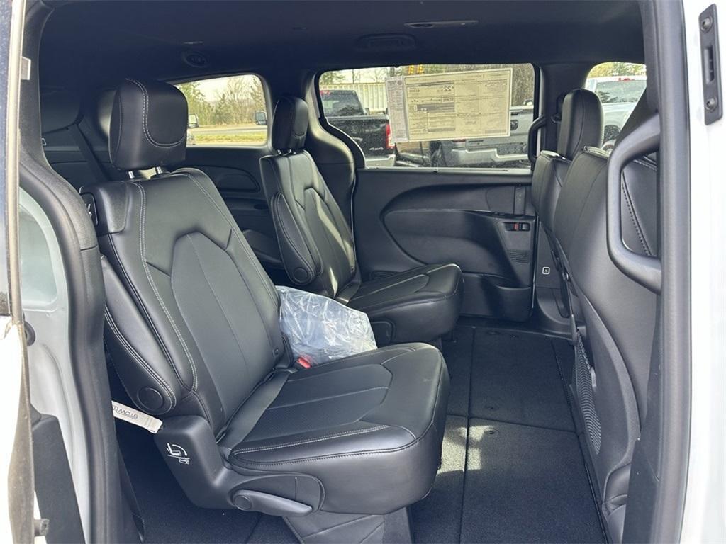 new 2025 Chrysler Pacifica car, priced at $40,995