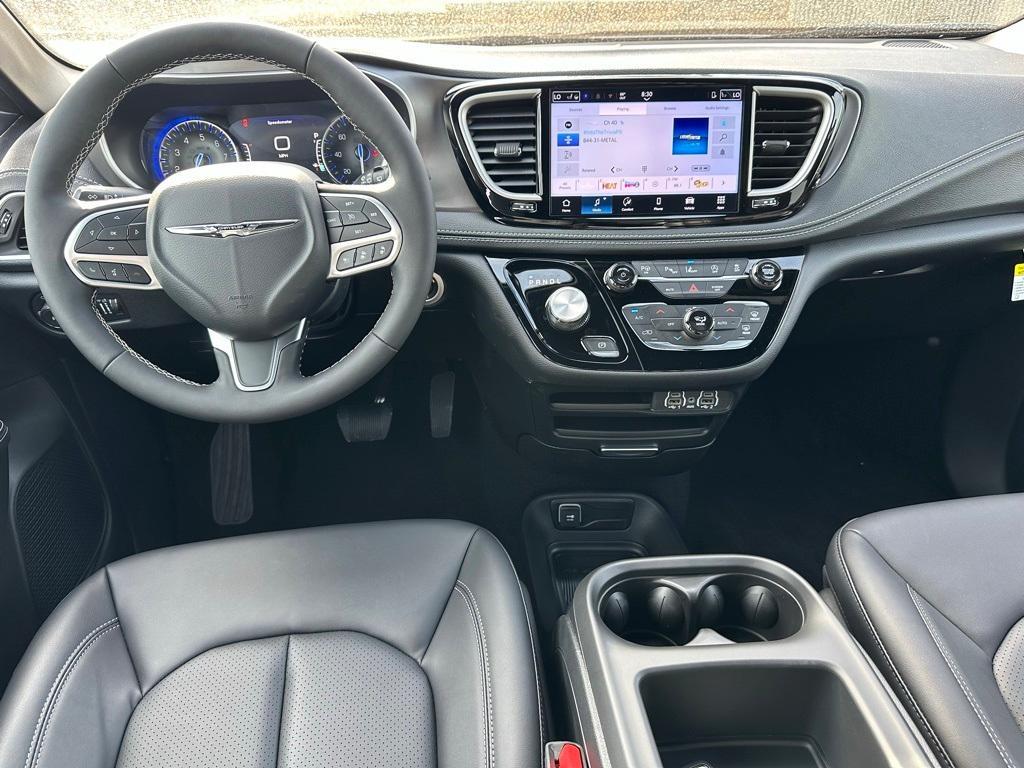 new 2025 Chrysler Pacifica car, priced at $39,995