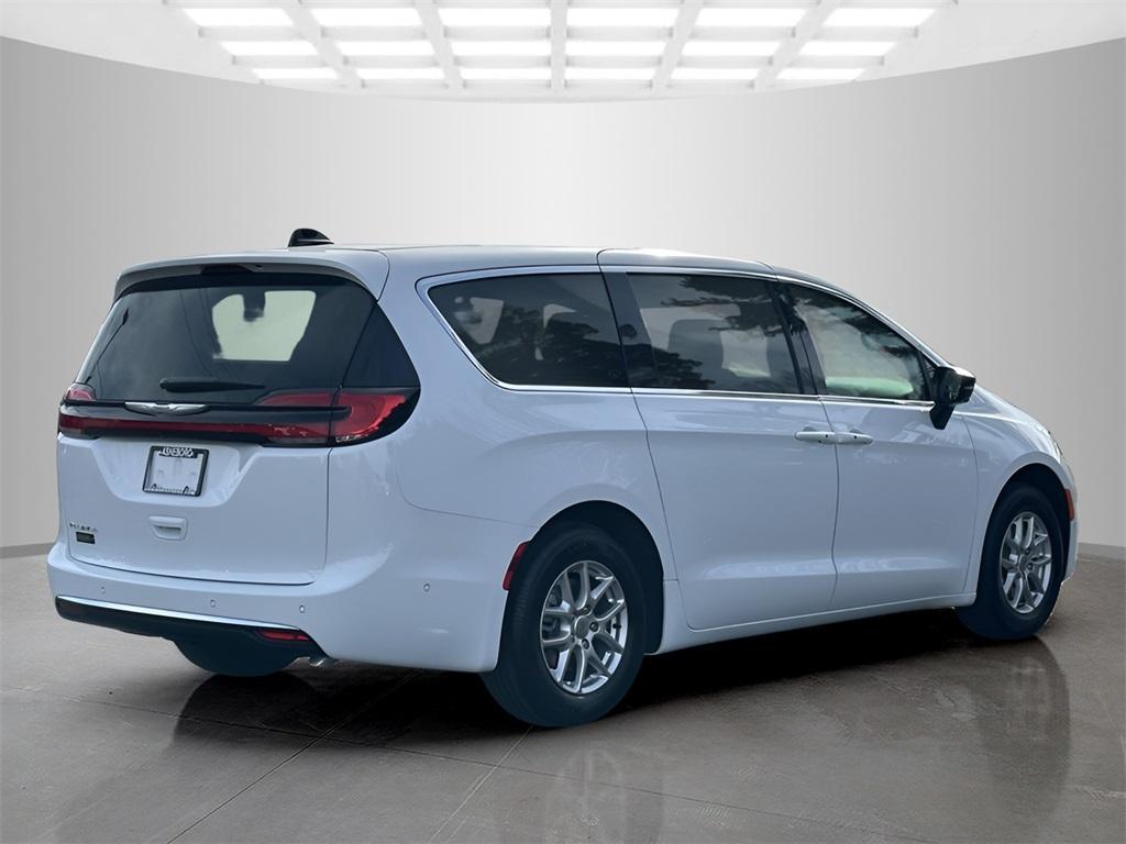 new 2025 Chrysler Pacifica car, priced at $40,995
