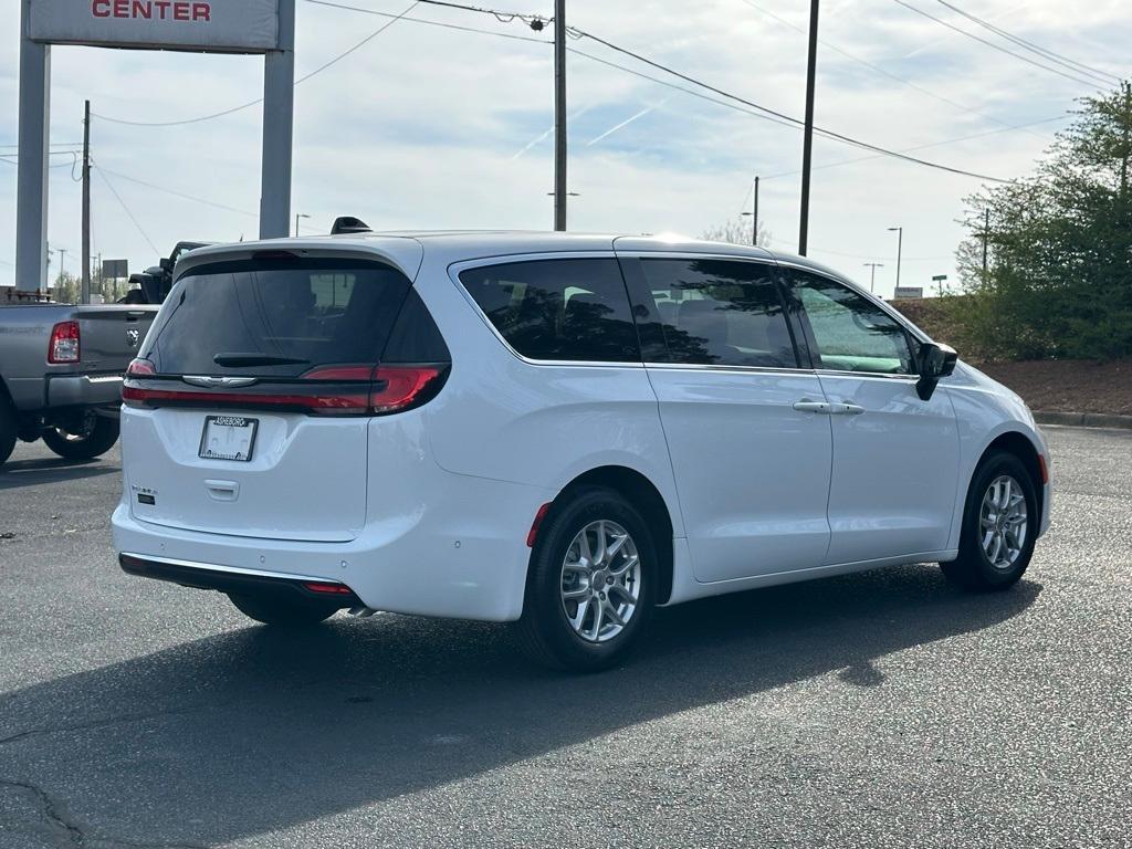 new 2025 Chrysler Pacifica car, priced at $39,995