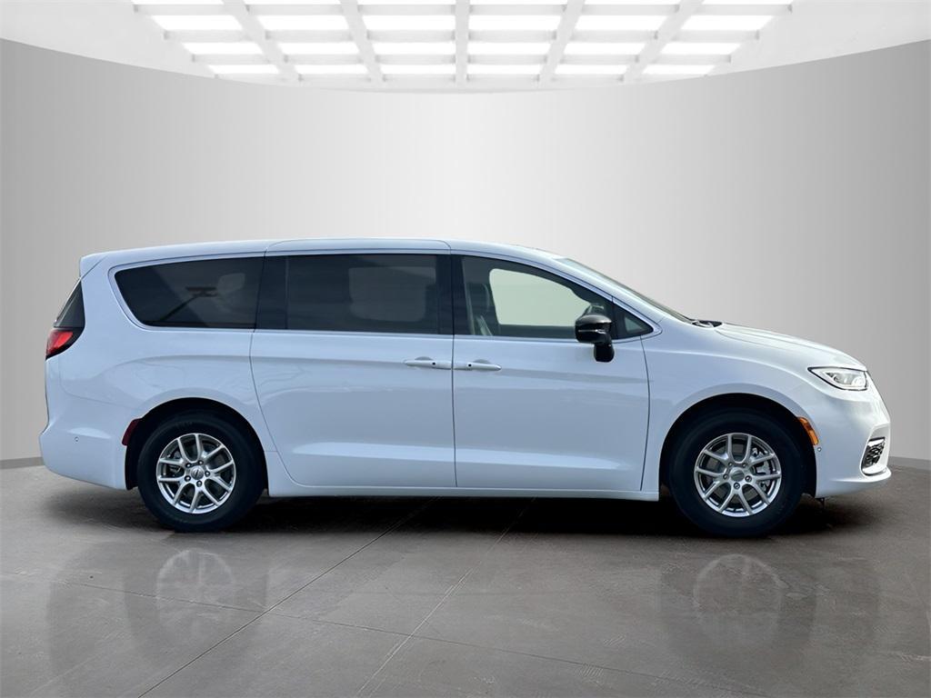 new 2025 Chrysler Pacifica car, priced at $40,995