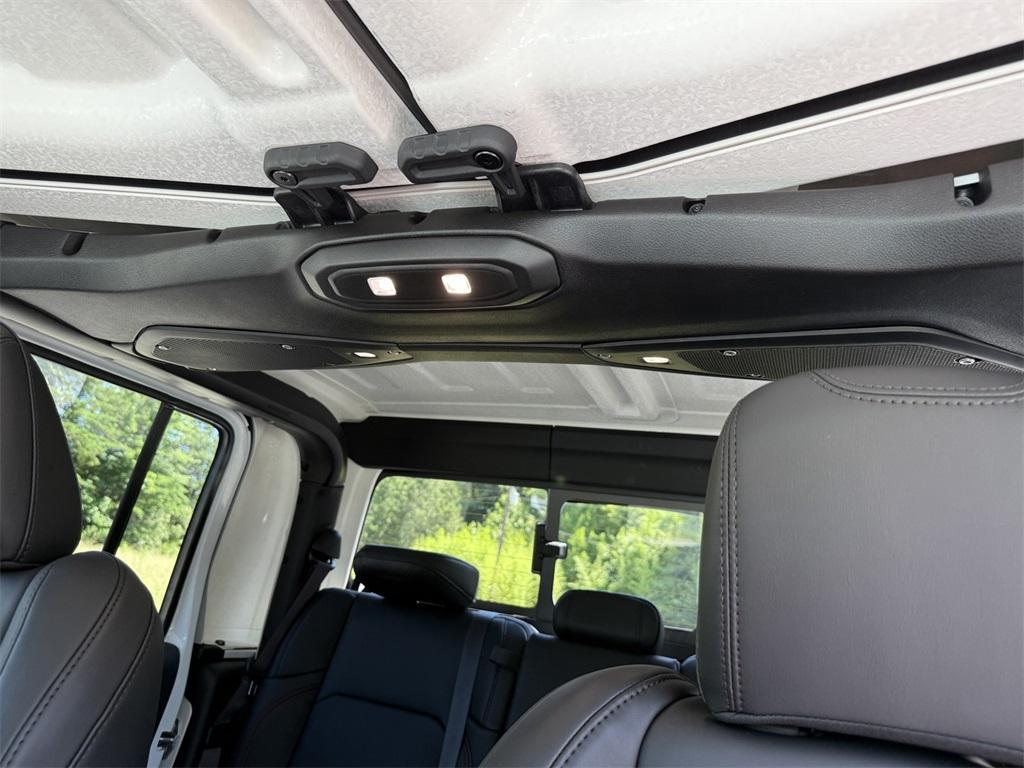 new 2025 Jeep Gladiator car, priced at $48,099