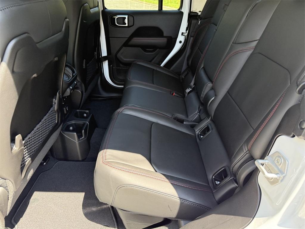 new 2025 Jeep Gladiator car, priced at $48,099