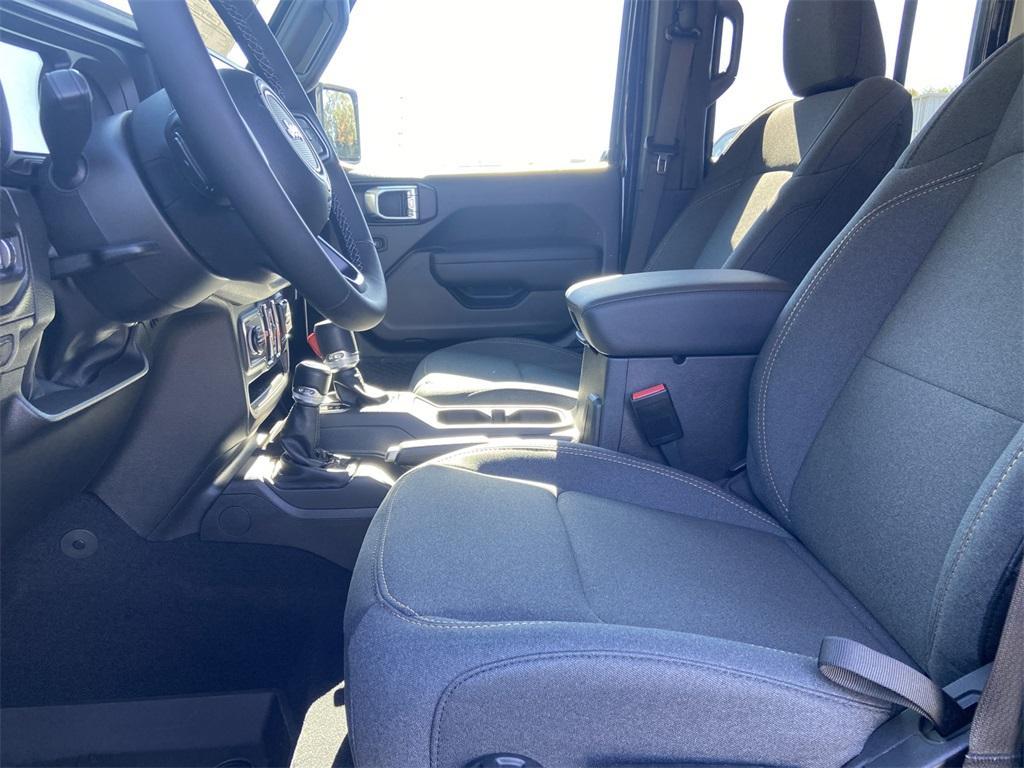 new 2025 Jeep Gladiator car, priced at $38,245