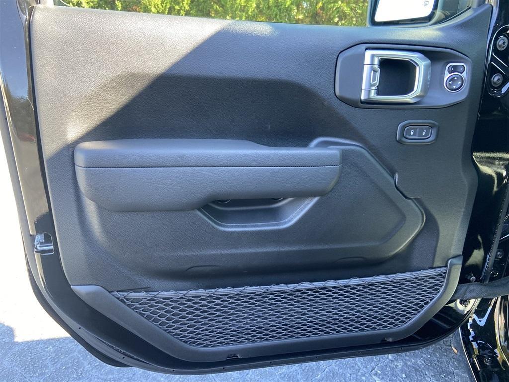 new 2025 Jeep Gladiator car, priced at $38,245