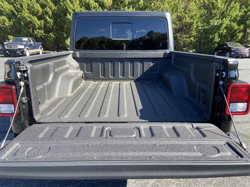 new 2025 Jeep Gladiator car, priced at $38,245