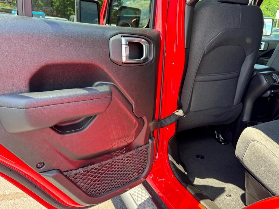 new 2024 Jeep Gladiator car, priced at $40,135