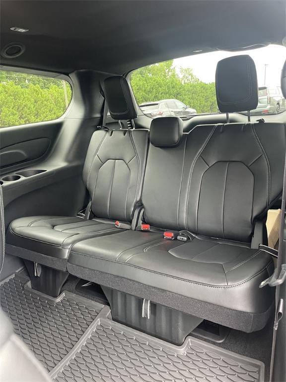 new 2025 Chrysler Pacifica car, priced at $39,995