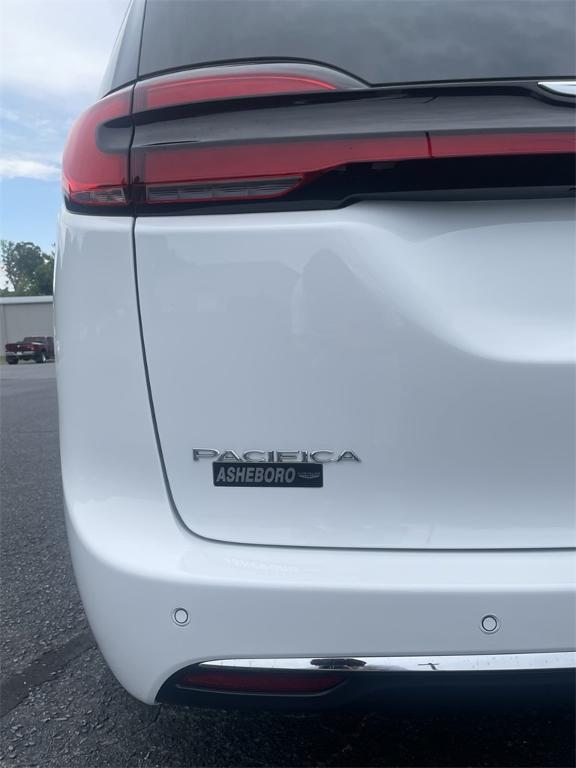new 2025 Chrysler Pacifica car, priced at $39,995
