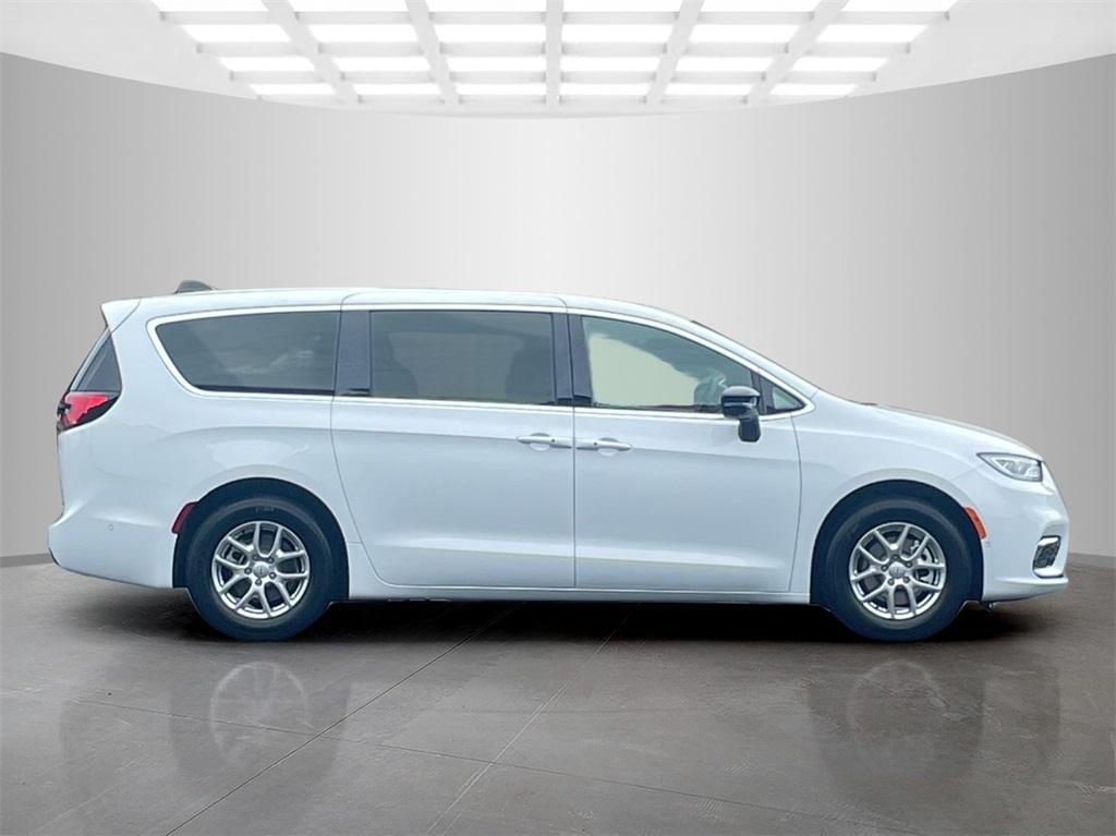 new 2025 Chrysler Pacifica car, priced at $39,995