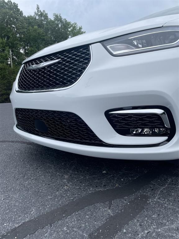 new 2025 Chrysler Pacifica car, priced at $39,995
