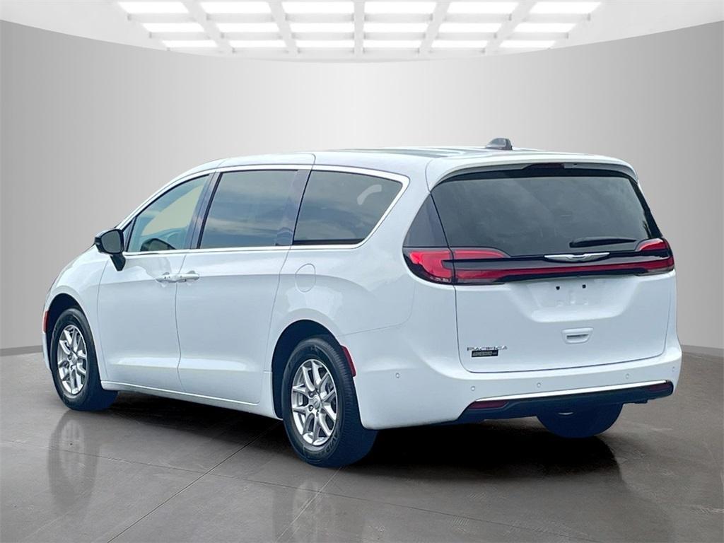 new 2025 Chrysler Pacifica car, priced at $39,995