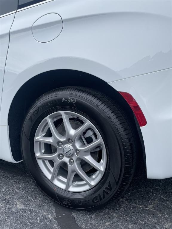 new 2025 Chrysler Pacifica car, priced at $39,995