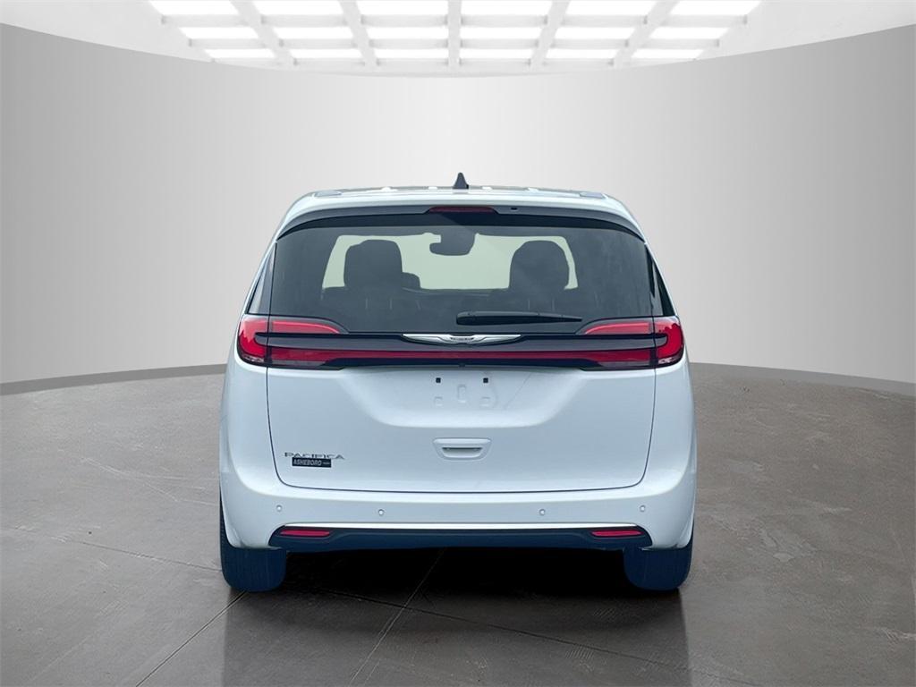 new 2025 Chrysler Pacifica car, priced at $39,995